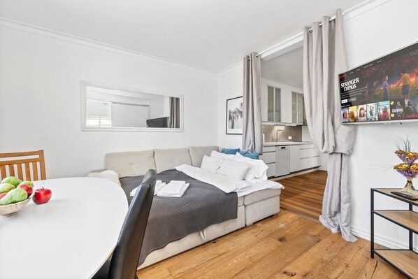 4 室のベッドルーム、デスク、アイロン / アイロン台、WiFi (無料)