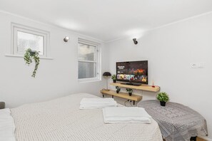 Skrivebord, strygejern/strygebræt, gratis Wi-Fi, sengetøj