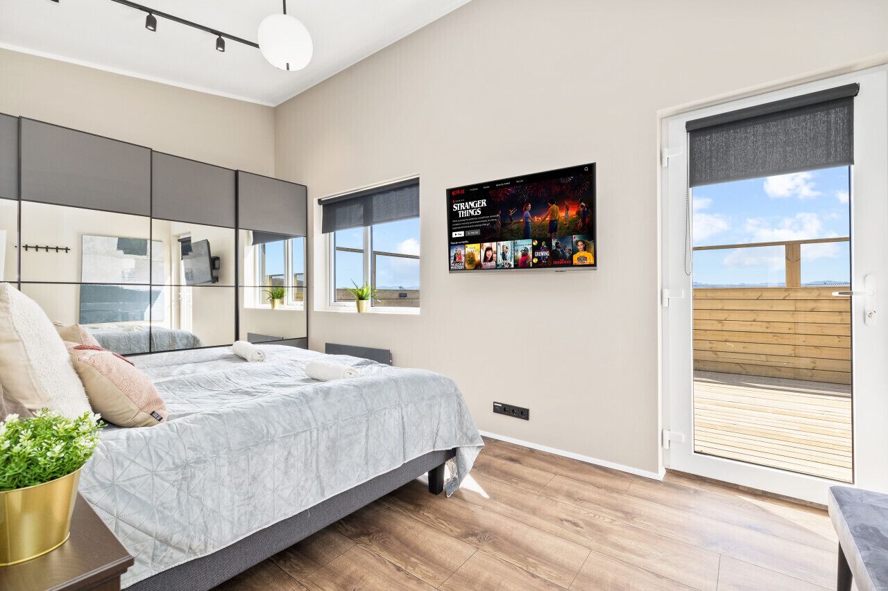 Bureau, fer et planche à repasser, Wi-Fi gratuit, draps fournis