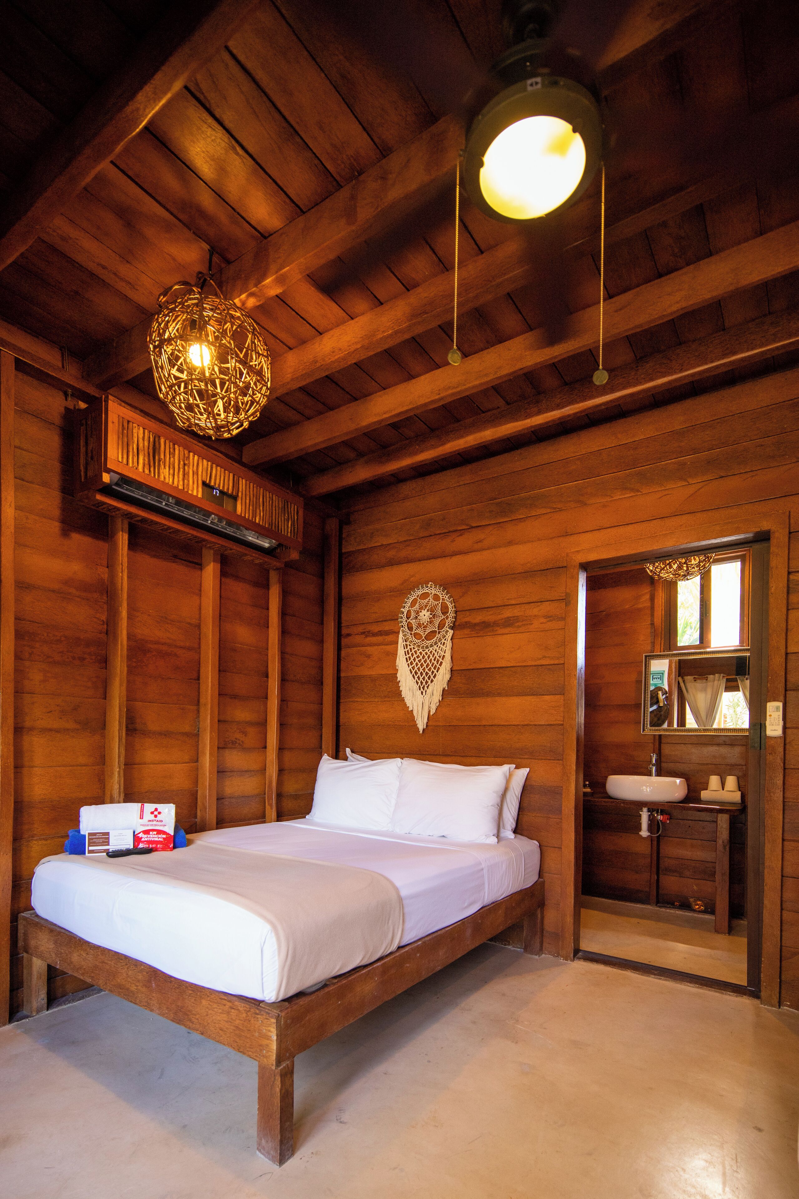 Minibar, wifi gratis y ropa de cama 