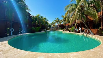 Kolam renang outdoor