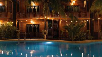 Kolam renang outdoor