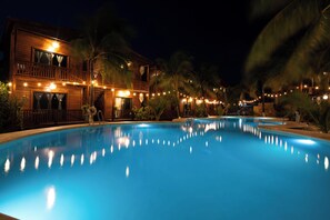 Outdoor pool - Coconut by ÓOL Hotels (Isla Holbox)