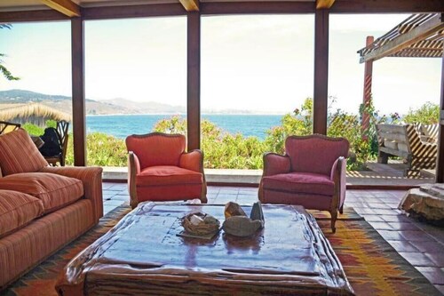Spectacular House facing the sea in Cachagua