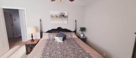 5 bedrooms, desk, travel crib, free WiFi