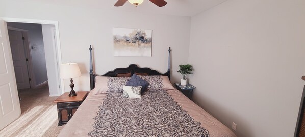 5 bedrooms, desk, travel cot, free WiFi