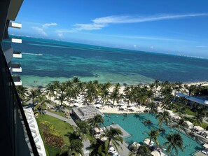 Pool - Charming 2-bedroom villa in lovely Cancún with AC, fitness room, WiFi (Cancún)