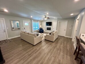 Smart TV, fireplace