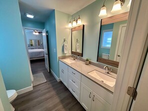 Shower, hair dryer, towels, soap - Serene & Modern Oasis - Newly Built, Attached Garage, Centrally Located (Quincy)