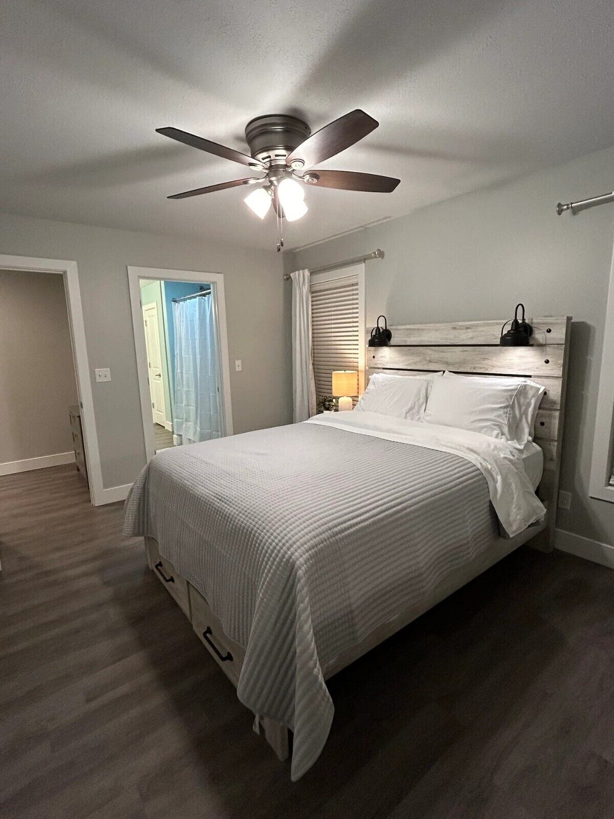 2 makuuhuonetta, silitysrauta/-lauta, vauvan matkasänky, Wi-Fi