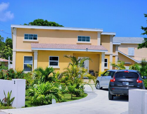 LEMONGRASS HAVEN 
3 bedroom home