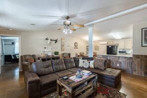 Fernseher, DVD-Player, Videothek