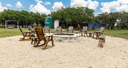 Buckskin Lodge - 2 Bedroom Full-sized Ranch House in the Texas Hill Country near Kerrville & Fredericksburg