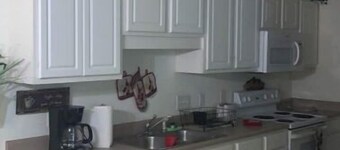 Cozy 2-bedroom condo in charming Hope Mills with AC, WiFi