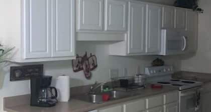 Cozy 2-bedroom condo in charming Hope Mills with AC, WiFi