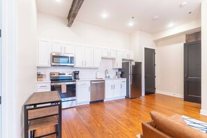 Private kitchen - 1 Bedroom Suite (Frankfort)