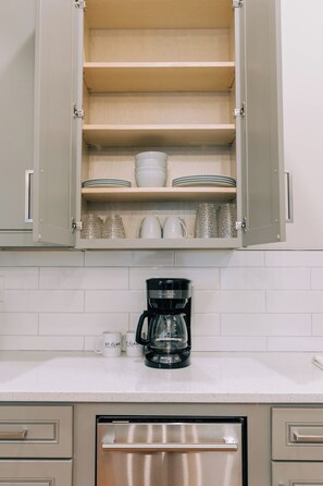 Interior - 1 Bedroom Suite (Frankfort)