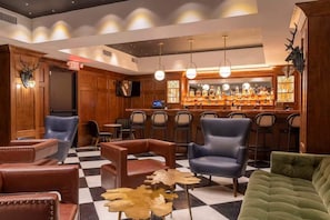 Bar (on property) - 1 Bedroom Suite (Frankfort)