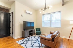 Living area - 1 Bedroom Suite (Frankfort)