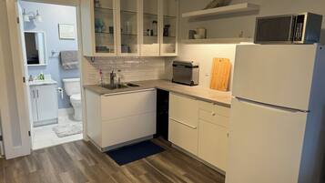 Fridge, microwave, coffee/tea maker, electric kettle