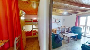 3 bedrooms, iron/ironing board, WiFi