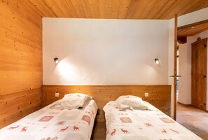 2 bedrooms, iron/ironing board, bed sheets