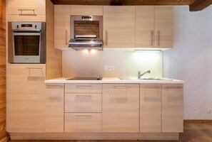 Fridge, microwave, oven, stovetop - Casa-Chalet du Parc Cosy apartment in Tignes (Tignes)