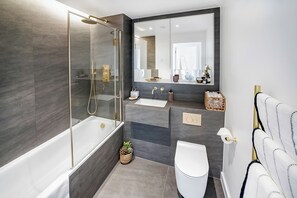 Apartment, 1 Bedroom, Non Smoking | Bathroom | Hair dryer, towels, toilet paper - Enclave KX (London)