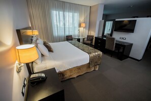 クラシック スタジオスイート | セーフティボックス (室内)、デスク、ノートパソコン用作業スペース、アイロン / アイロン台