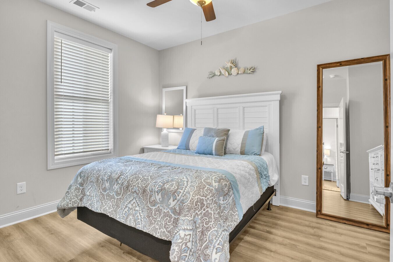 3 bedrooms, desk, iron/ironing board, WiFi