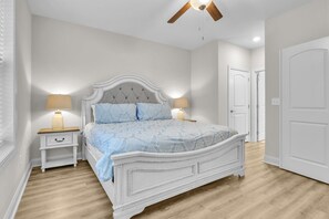 3 Schlafzimmer, Schreibtisch, Bügeleisen/Bügelbrett, WLAN