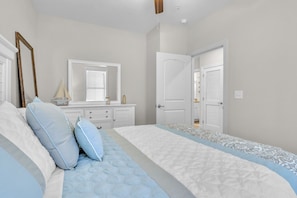 3 bedrooms, desk, iron/ironing board, WiFi - 81 Delray Drive 1D 3 bedroom condo with pool steps to the Marshwalk (Murrells Inlet)