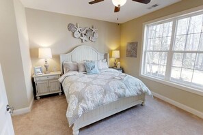 3 bedrooms, desk, iron/ironing board, travel crib