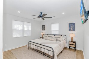 3 bedrooms, desk, iron/ironing board, travel crib