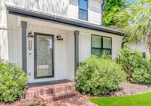 Exterior detail - Coastal Farmhouse walk to beach! (Myrtle Beach)