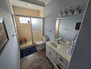 Bruser, boblebadekar, hårtørrer, håndklæder