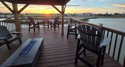 Discover Your Dream Waterfront Getaway in Port Isabel, Texas!