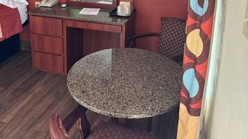 Habitación individual | Escritorio, espacio para trabajar con laptop y wifi gratis