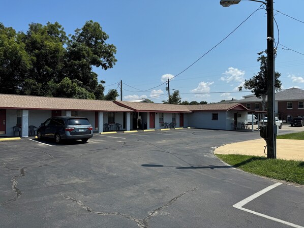 Exterior - Snowbird Motel (Bristol)
