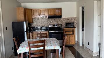 Studio Suite, 2 Double Beds | Private kitchen | Coffee/tea maker, cookware/dishes/utensils, freezer, paper towels