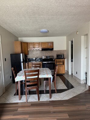 Private kitchen - Snowbird Motel (Bristol)