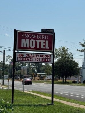 Exterior - Snowbird Motel (Bristol)