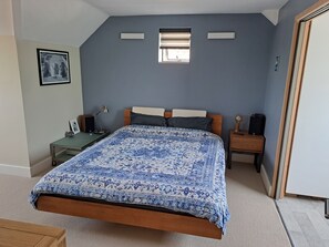 3 chambres, fer et planche à repasser, Wi-Fi, draps fournis