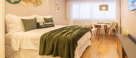 Iron/ironing board, bed sheets