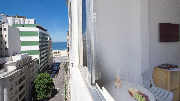 Interior - Side Ocean View: Cozy Studio (Rio de Janeiro)