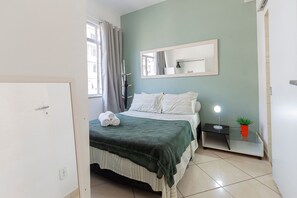 1 slaapkamer, een strijkplank/strijkijzer, wifi, beddengoed