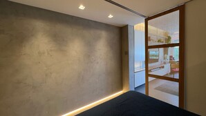 1 bedroom, iron/ironing board, Internet, bed sheets - Modern Studio with Ocean View (Rio de Janeiro)