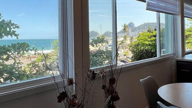 Dining - Modern Studio with Ocean View (Rio de Janeiro)
