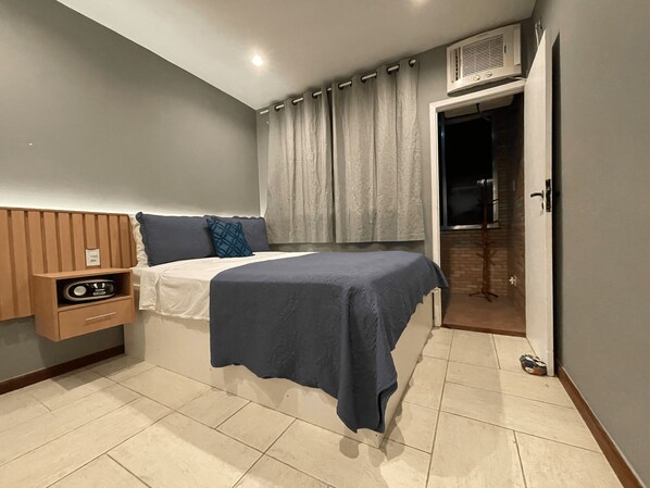 1 bedroom, Internet, bed sheets - Cozy 3-Minute Walk to the Beach: Perfect for You (Rio de Janeiro)