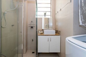 Hair dryer, towels - Comfort Steps from Copacabana Beach (Rio de Janeiro)